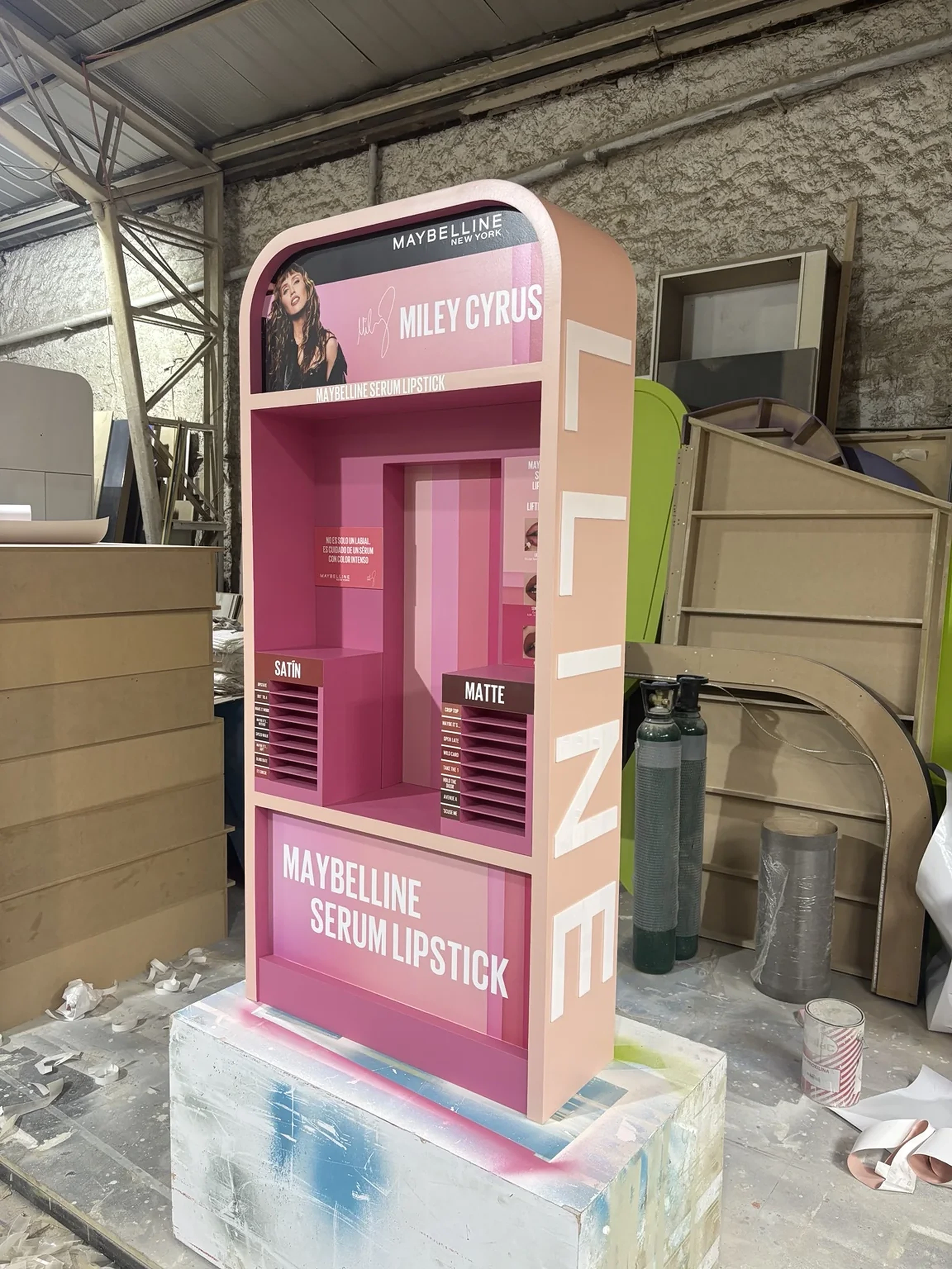 Retail display Maybelline ejecutado por Justo a Tiempo